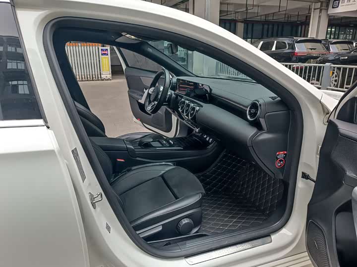 A-Class 2019 A 180 L 1.6T - Automatic - 59,000 km - Image 11