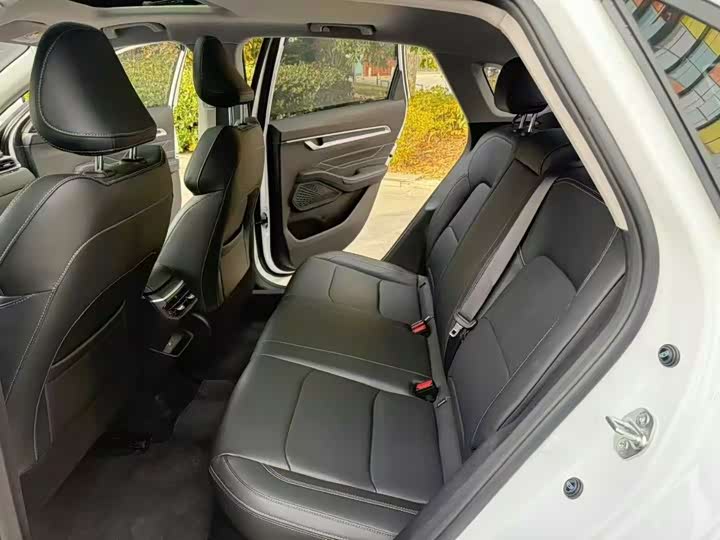 Emgrand 2022 1.5L - CVT - 28,000 km - Image 4