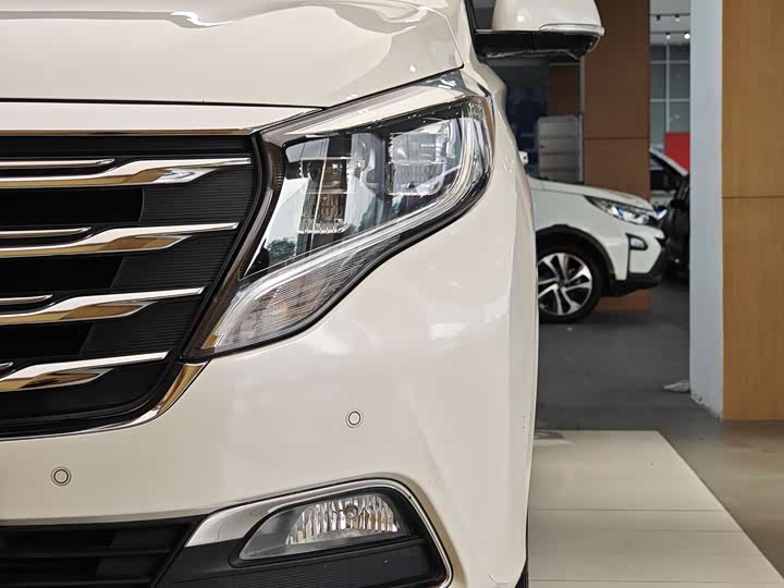 M8 2018 M8 320T - Automatic - 105,000 km - Image 2