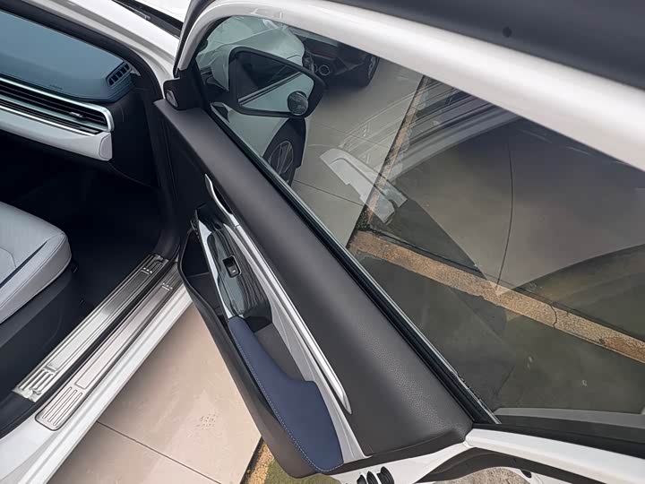 Emgrand 2022 1.5L - CVT - 46,000 km - Image 5