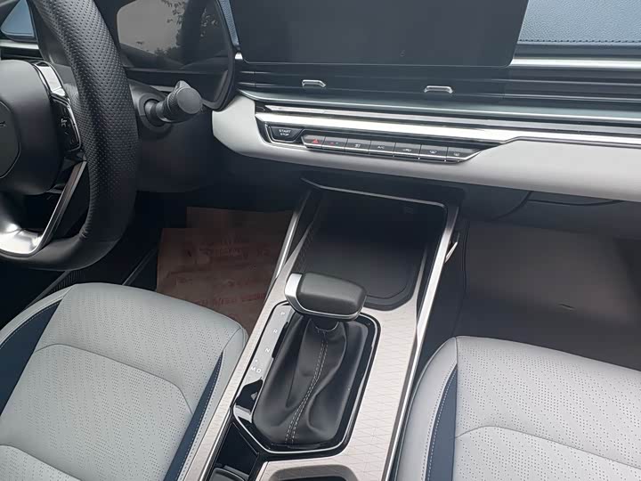 Emgrand 2022 1.5L - CVT - 46,000 km - Image 7