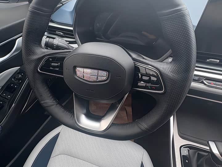 Emgrand 2022 1.5L - CVT - 46,000 km - Image 8