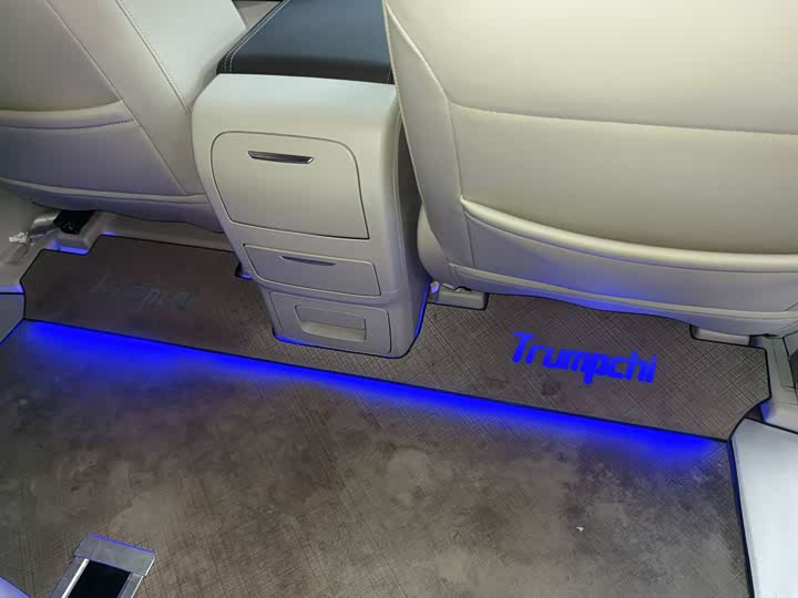 M8 2018 M8 320T - Automatic - 70,000 km - Image 11