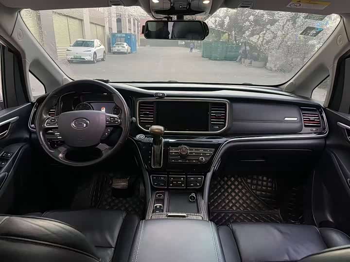 M8 2018 M8 320T - Automatic - 60,000 km - Image 8