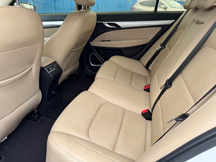 Emgrand 2018 1.5L - Manual - 110,000 km - Image 10