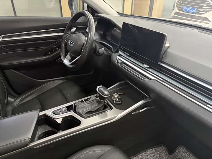 Emgrand 2022 1.5L - CVT - 12,700 km - Image 8