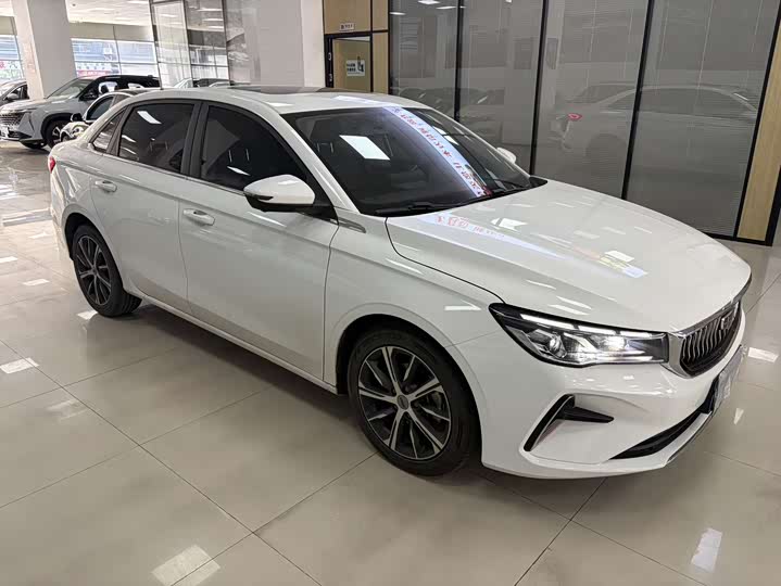Emgrand 2022 1.5L - CVT - 12,700 km - Image 3