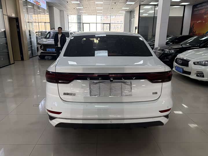 Emgrand 2022 1.5L - CVT - 12,700 km - Image 5