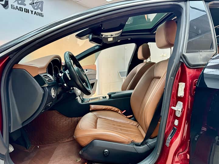 CLS 2015 S 320 2.0T - Automatic - 100,000 km - Image 4