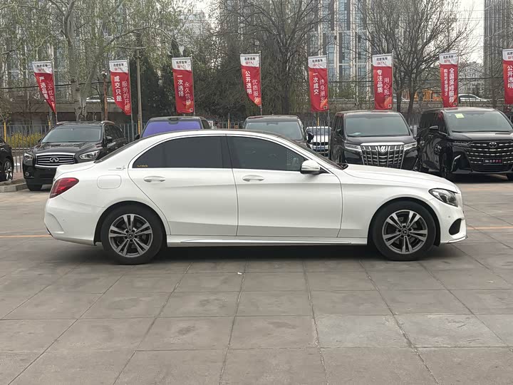 C-Class 2018 C 200 L 1.3T - Automatic - 85,000 km - Image 4