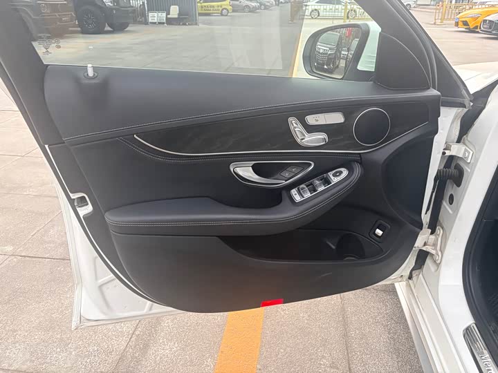 C-Class 2018 C 200 L 1.3T - Automatic - 85,000 km - Image 8