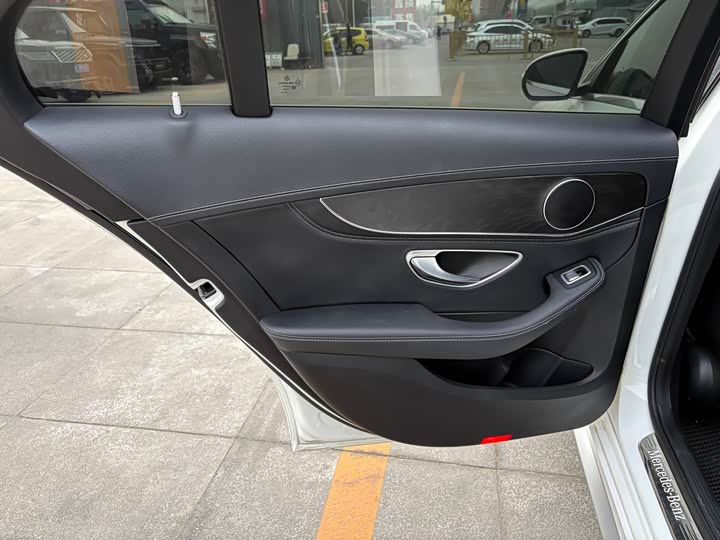 C-Class 2018 C 200 L 1.3T - Automatic - 85,000 km - Image 11