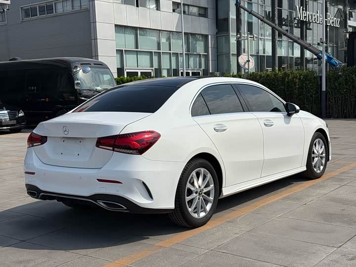 A-Class 2019 A 200 L 1.3T - Automatic - 113,000 km - Image 5