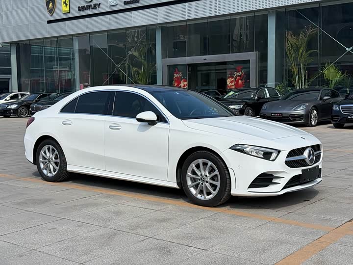 A-Class 2019 A 200 L 1.3T - Automatic - 113,000 km - Image 3