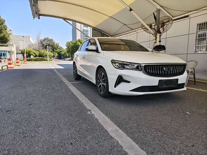 Emgrand 2022 1.5L - CVT - 25,000 km - Image 3