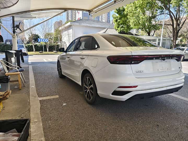Emgrand 2022 1.5L - CVT - 25,000 km - Image 8