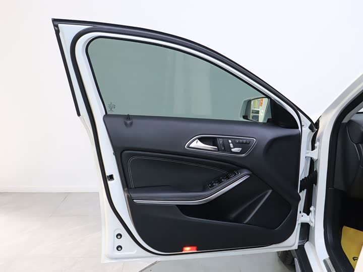 GLA 2019 GLA 200 1.3T - Automatic - 83,000 km - Image 9