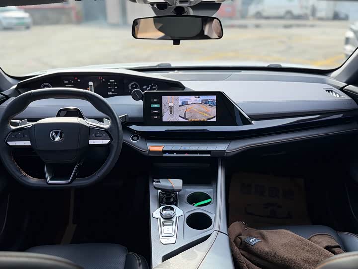 UNI-V 2022 1.5T - Automatic - 33,800 km - Image 10