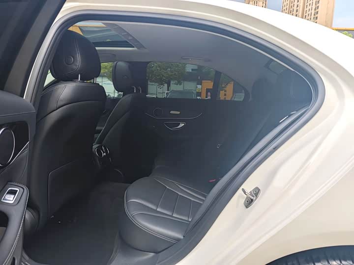 C-Class 2020 C 200 L 1.3T - Automatic - 40,000 km - Image 6