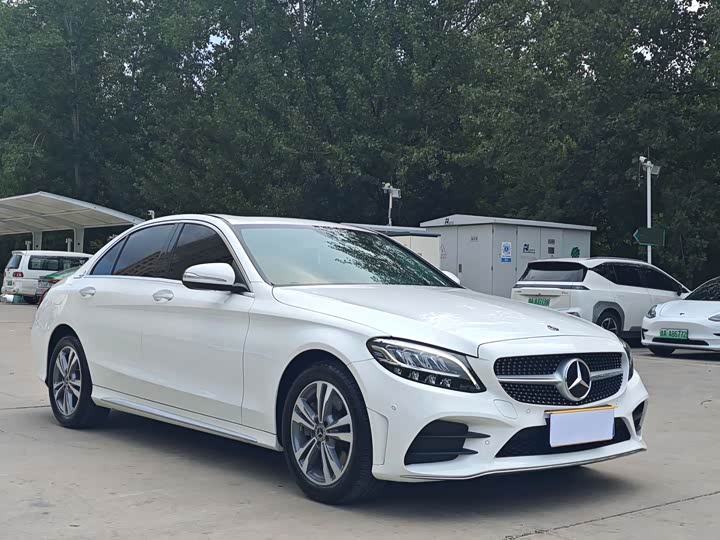 C-Class 2020 C 200 L 1.3T - Automatic - 40,000 km - Image 3