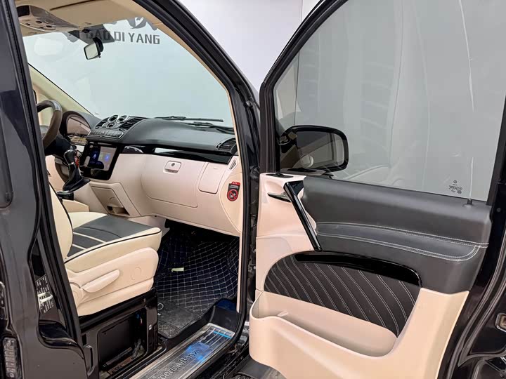 Vito 2015 3.0L 3.0L - Automatic - 80,000 km - Image 10