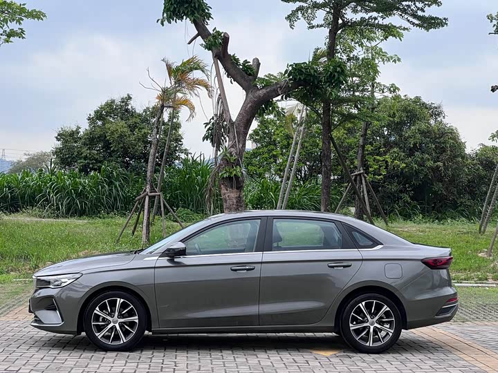 Emgrand 2022 1.5L - CVT - 20,000 km - Image 4