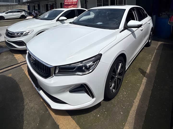 Emgrand 2022 1.5L - CVT - 31,000 km - Image 3