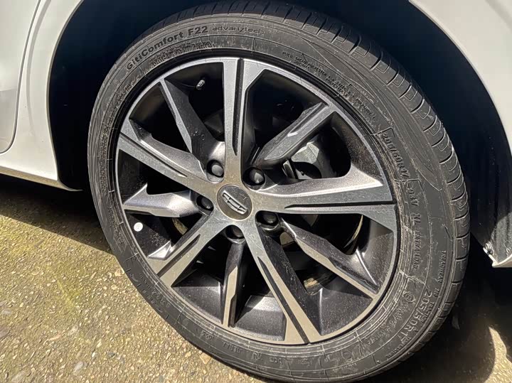 Emgrand 2022 1.5L - CVT - 31,000 km - Image 7