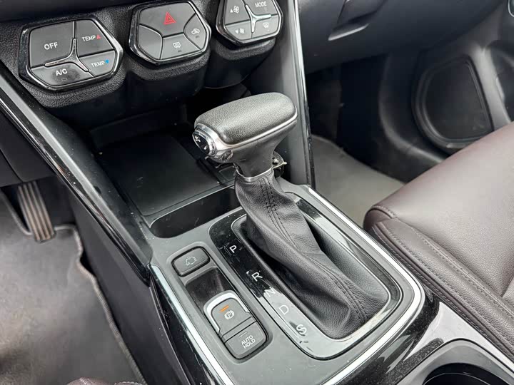 GS4 2018 GS4 235T - Automatic - 58,000 km - Image 9