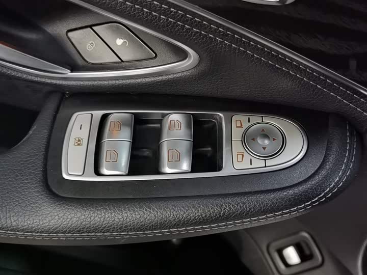 C-Class 2015 C 200 L 1.3T - Automatic - 76,200 km - Image 9