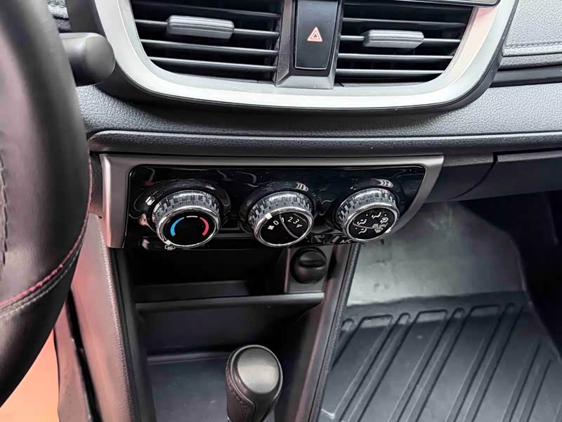 Yaris L 2017 - CVT - 30,000 km - Image 8